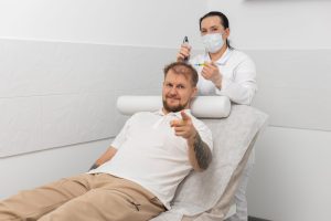 Greffe de cheveux : comprendre le succès d’Istanbul auprès des patients français